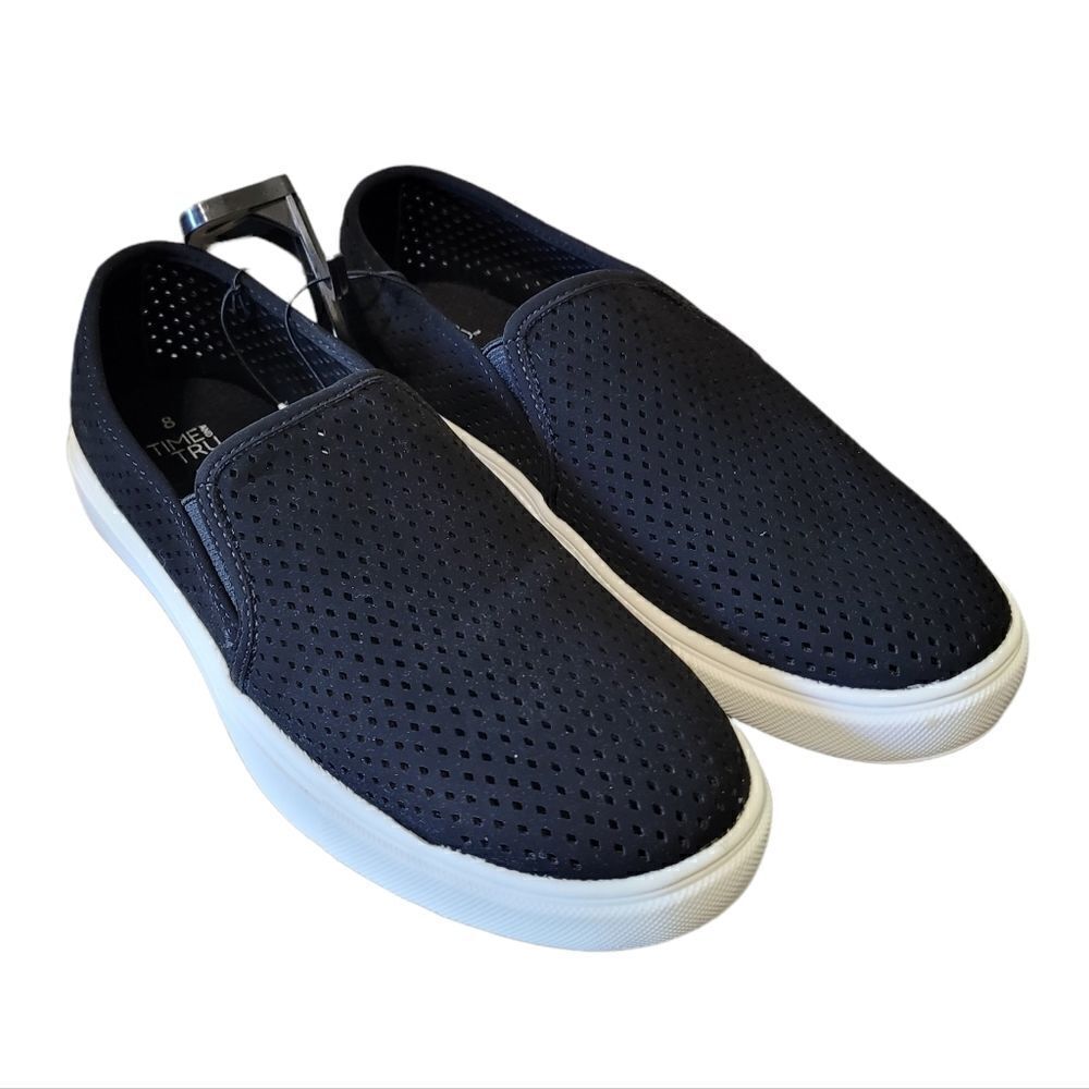 Black casual slip on sneaker